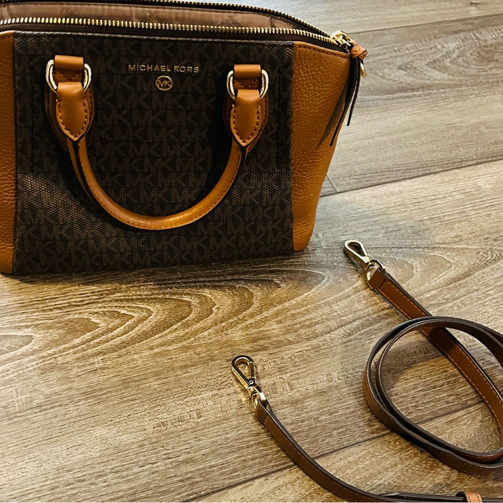 Michael Kors Logo Crossbody